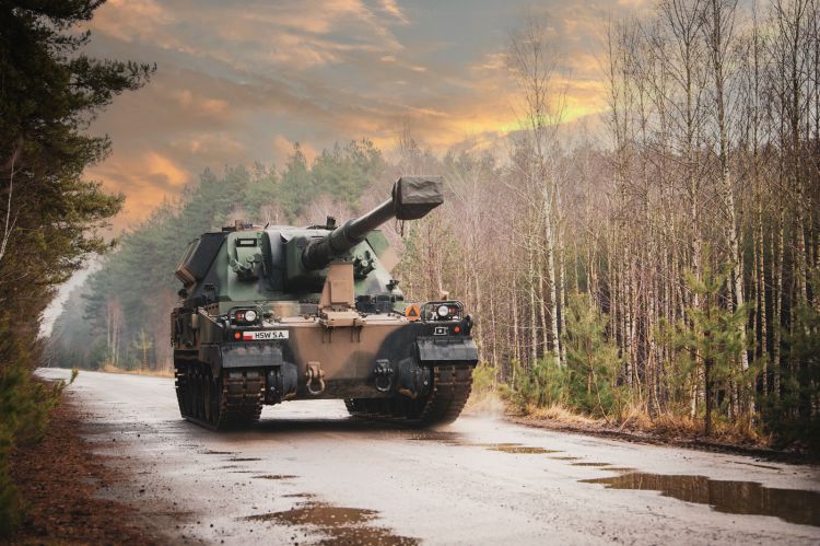 Wojsko Polskie otrzymało kolejne samobieżne haubice Krab wyprodukowane w Hucie Stalowa Wola 1 - Polskie Radio Rzeszów Wojsko Polskie otrzymało kolejne samobieżne haubice Krab wyprodukowane w Hucie Stalowa Wola