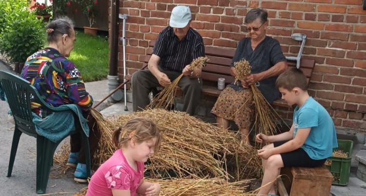 W podkarpackich wsiach trwają ostatnie przygotowania wieńców dożynkowych