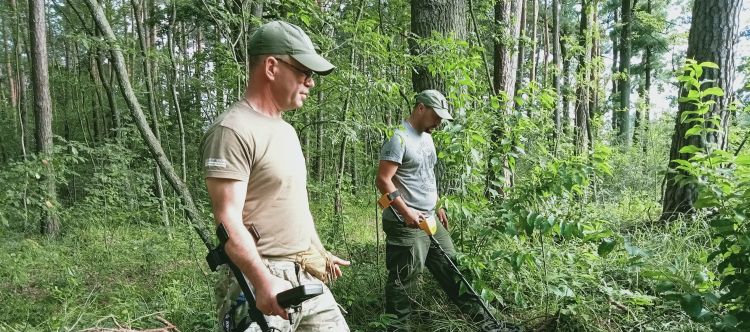 Poszukiwania zabytkowych przedmiotów na terenie dawnego poligonu hitlerowskiego w Brzeźnicy [ZDJĘCIA]