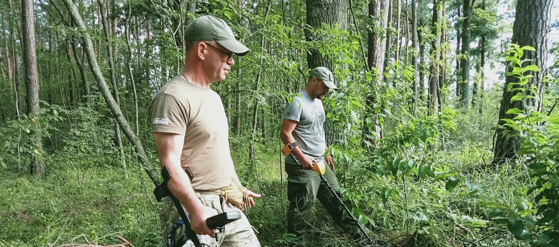 Poszukiwania zabytkowych przedmiotów na terenie dawnego poligonu hitlerowskiego w Brzeźnicy [ZDJĘCIA]
