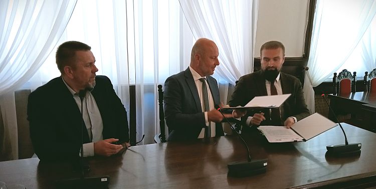 W stolicy regionu będzie jaśniej, umowa już podpisana