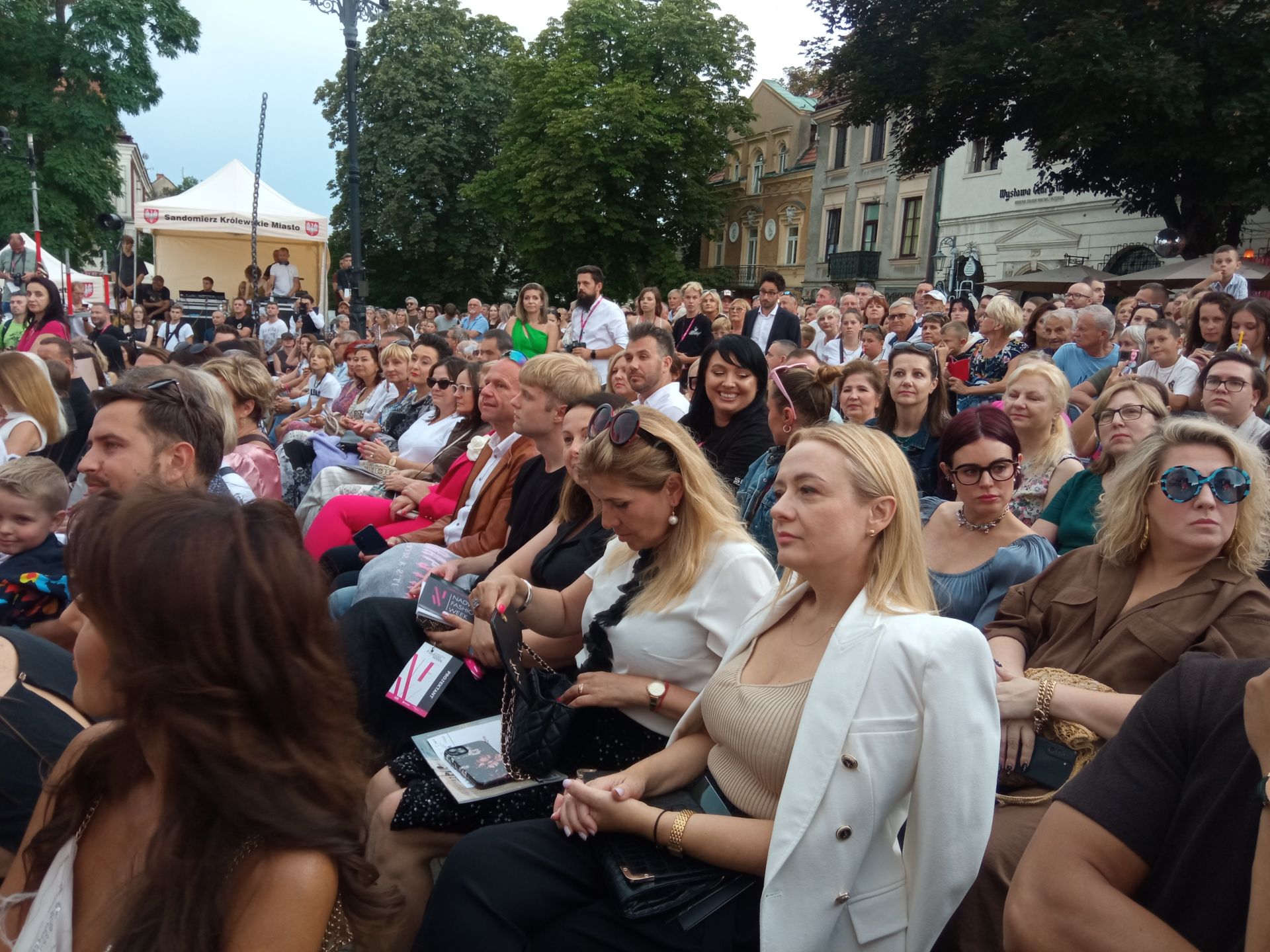 Projektanci z całej Polski zjechali na Nadwiślański Fashion Week w Sandomierzu 6 - Polskie Radio Rzeszów Projektanci z całej Polski zjechali na Nadwiślański Fashion Week w Sandomierzu - Polskie Radio Rzeszów