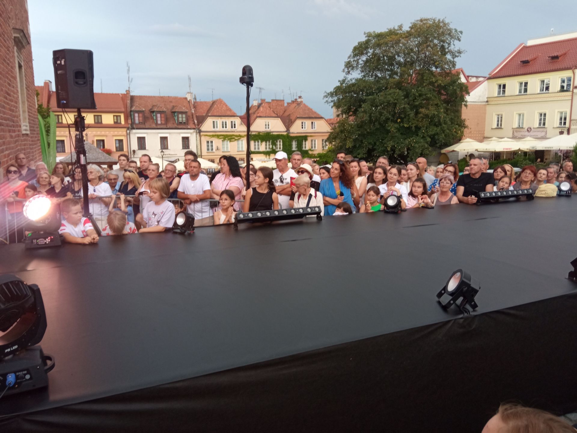 Projektanci z całej Polski zjechali na Nadwiślański Fashion Week w Sandomierzu 5 - Polskie Radio Rzeszów Projektanci z całej Polski zjechali na Nadwiślański Fashion Week w Sandomierzu - Polskie Radio Rzeszów