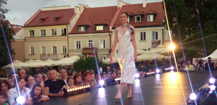 Projektanci z całej Polski zjechali na Nadwiślański Fashion Week w Sandomierzu 1 - Polskie Radio Rzeszów Projektanci z całej Polski zjechali na Nadwiślański Fashion Week w Sandomierzu