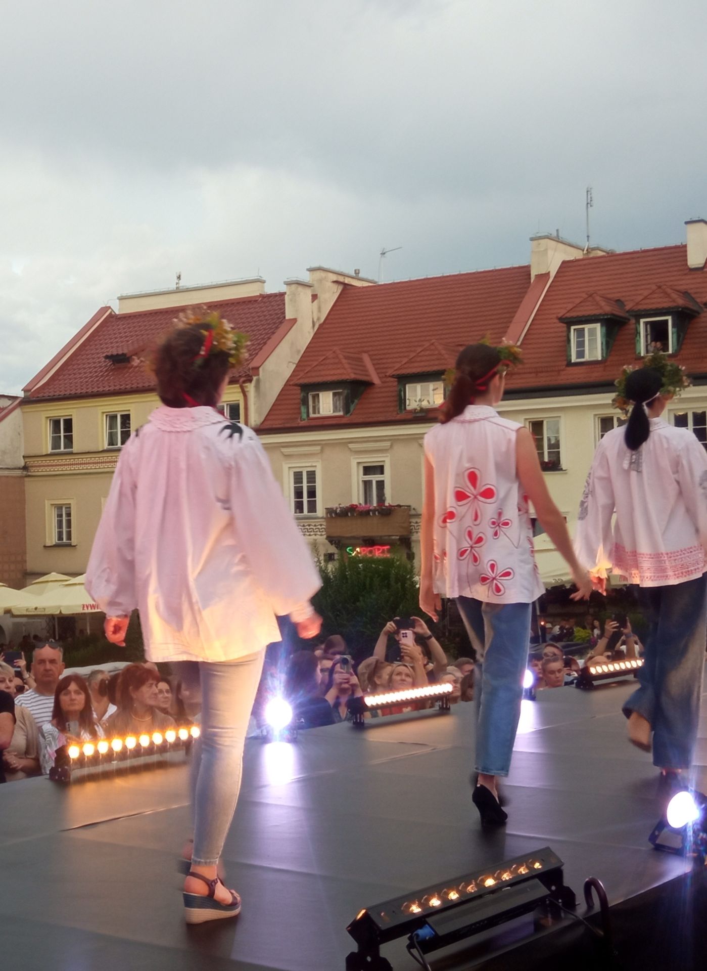 Projektanci z całej Polski zjechali na Nadwiślański Fashion Week w Sandomierzu 2 - Polskie Radio Rzeszów Projektanci z całej Polski zjechali na Nadwiślański Fashion Week w Sandomierzu - Polskie Radio Rzeszów