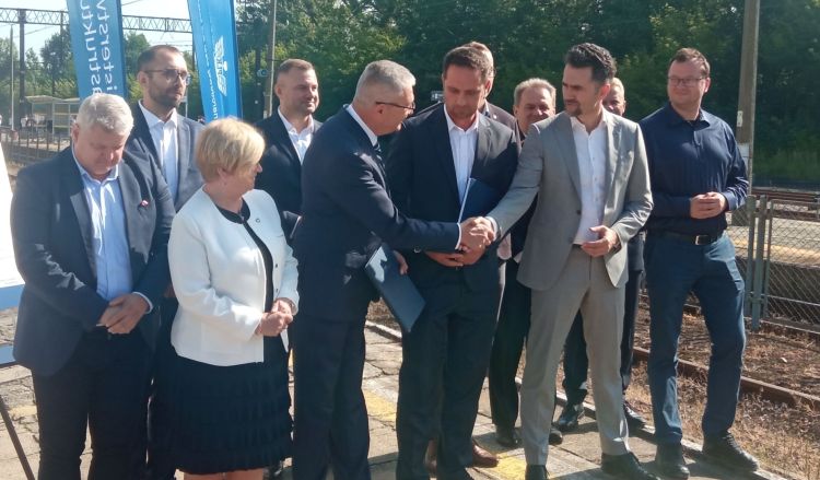 Modernizacja 66 km linii kolejowych na Podkarpaciu – podpisano umowę z wykonawcą