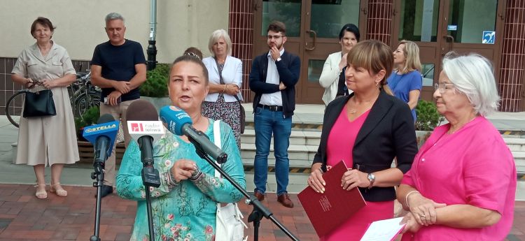 Mieszkanki powiatu stalowowolskiego mogą zbadać się bezpłatnie w cytomammobusie 1 - Polskie Radio Rzeszów Mieszkanki powiatu stalowowolskiego mogą zbadać się bezpłatnie w cytomammobusie