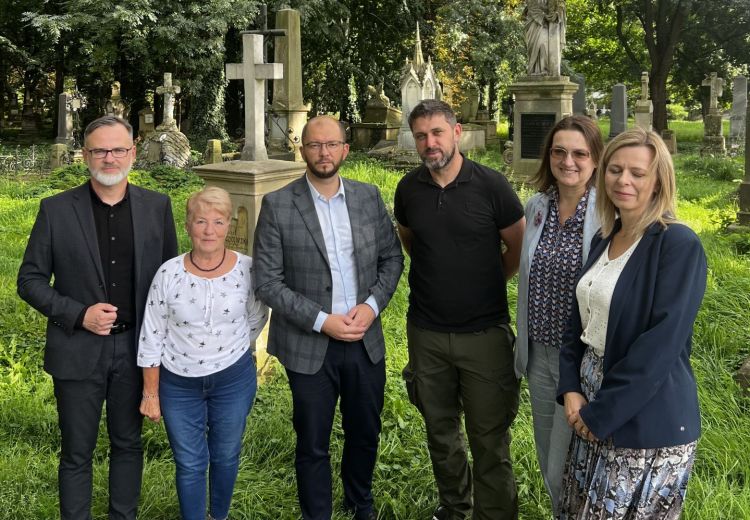 Do 1 września można składać wnioski o granty na odnowę cmentarzy