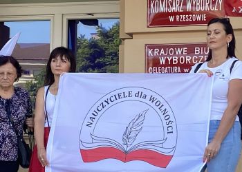 Pikieta w Rzeszowie, sprzeciw wobec wprowadzenia w szkołach edukacji zdrowotnej