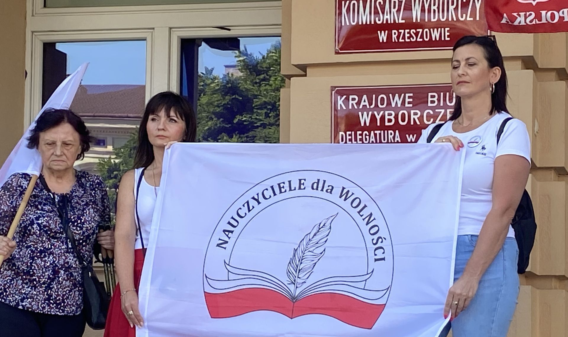 Pikieta w Rzeszowie, sprzeciw wobec wprowadzenia w szkołach edukacji zdrowotnej 8 - Polskie Radio Rzeszów Pikieta w Rzeszowie, sprzeciw wobec wprowadzenia w szkołach edukacji zdrowotnej