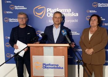 Spór o KPO: KO i PiS wzajemnie oskarżają się o opóźnienia