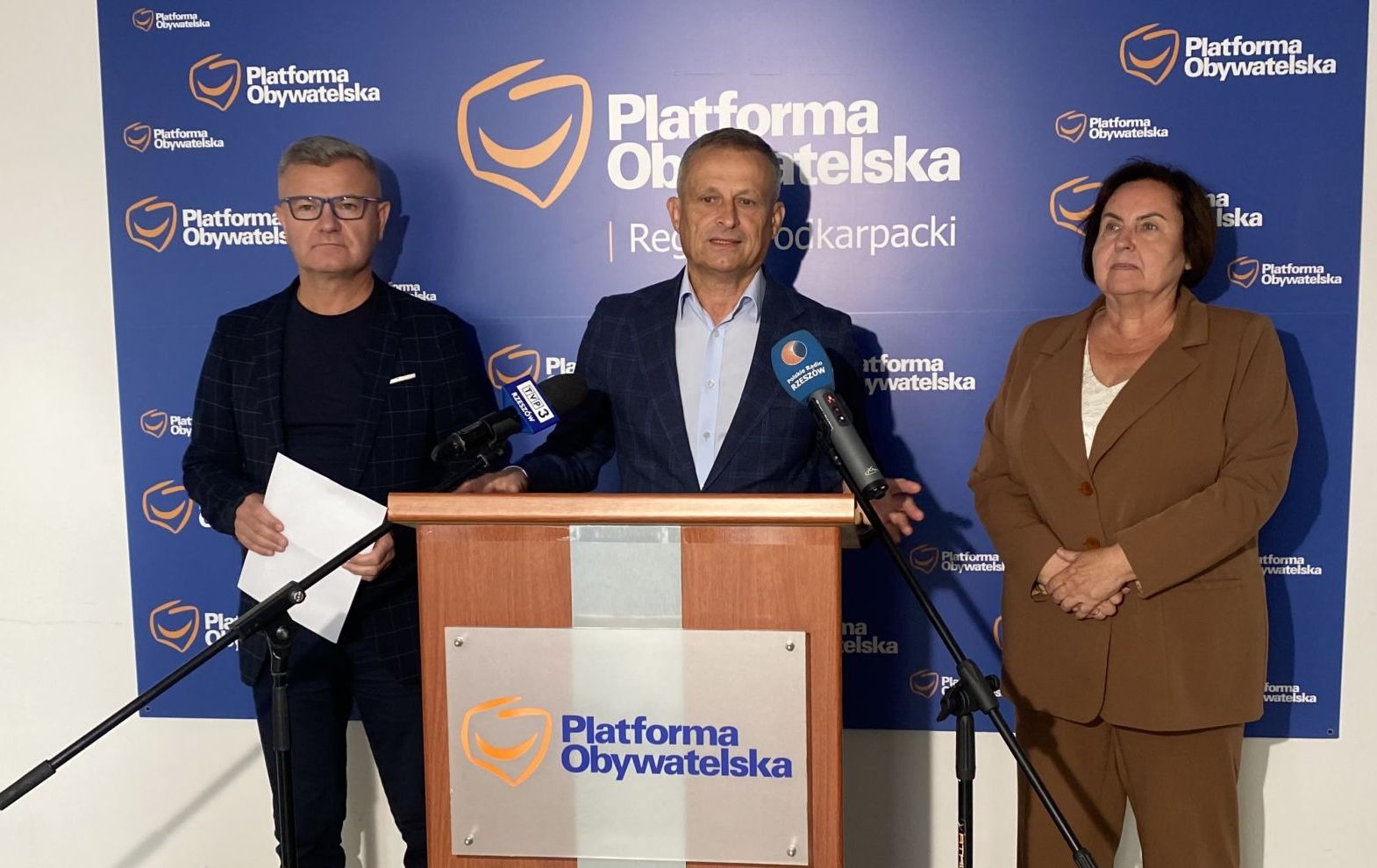 Spór o KPO: KO i PiS wzajemnie oskarżają się o opóźnienia