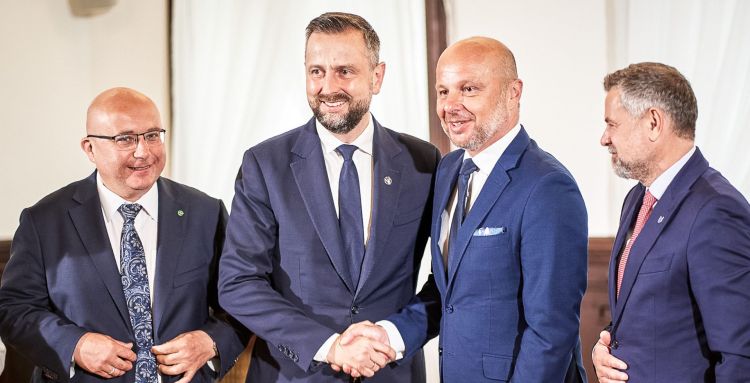 Kosiniak-Kamysz na Podkarpaciu: Umowa o relokacji wojsk w Rzeszowie i inwestycje w obronność [ZDJĘCIA]