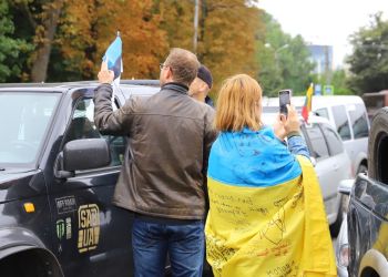 Wolontariusze z krajów bałtyckich we Lwowie. Przekazali samochody ukraińskim żołnierzom