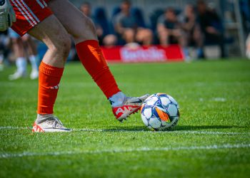 II, III i IV liga piłkarska. Start piątkowych rozgrywek