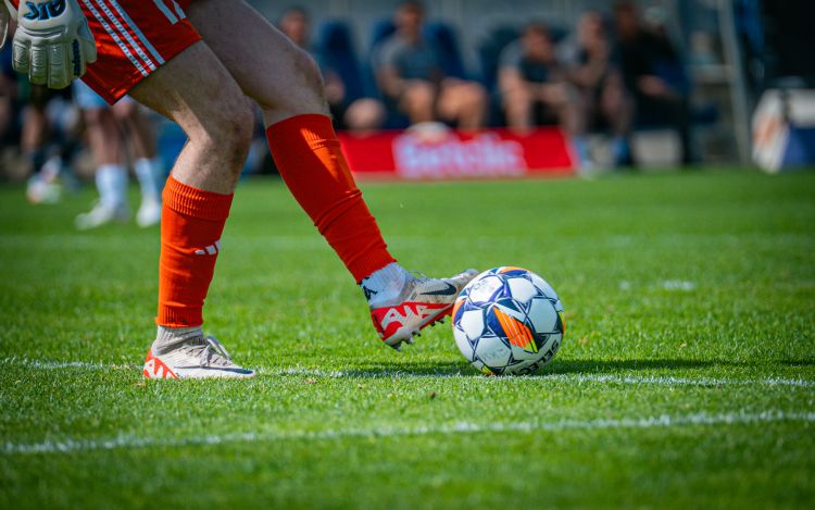 II, III i IV liga piłkarska. Start piątkowych rozgrywek