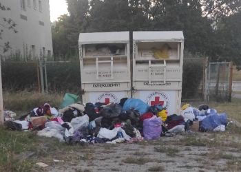 Koniec problemu z walającymi się ubraniami. Mielec będzie miał nowe pojemniki na odzież używaną