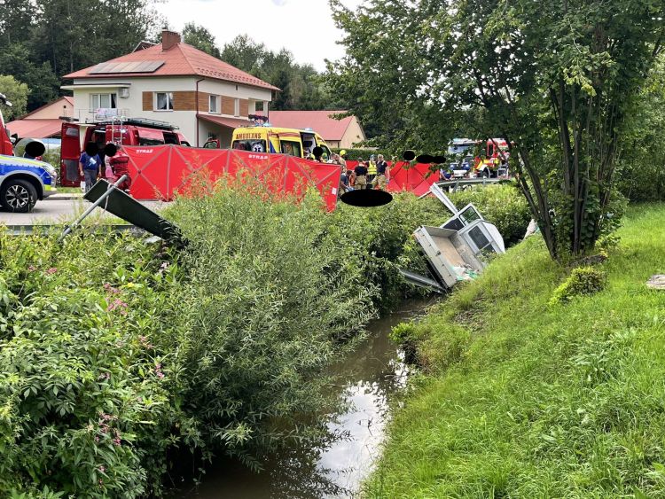 Poważny wypadek w Błażkowej. Jedna osoba nie żyje [AKTUALIZACJA]