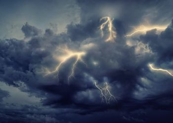 Meteorolodzy ostrzegają przed burzami i intensywnymi opadami deszczu na Podkarpaciu.