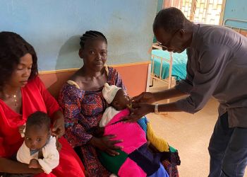 Polscy lekarze będą ratować życie maluchów w Afryce. Rzeszowska fundacja zbiera pieniądze na zakup sprzętu medycznego