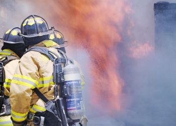 Pożar budynku w Krośnie. Wewnątrz przebywały osoby bezdomne