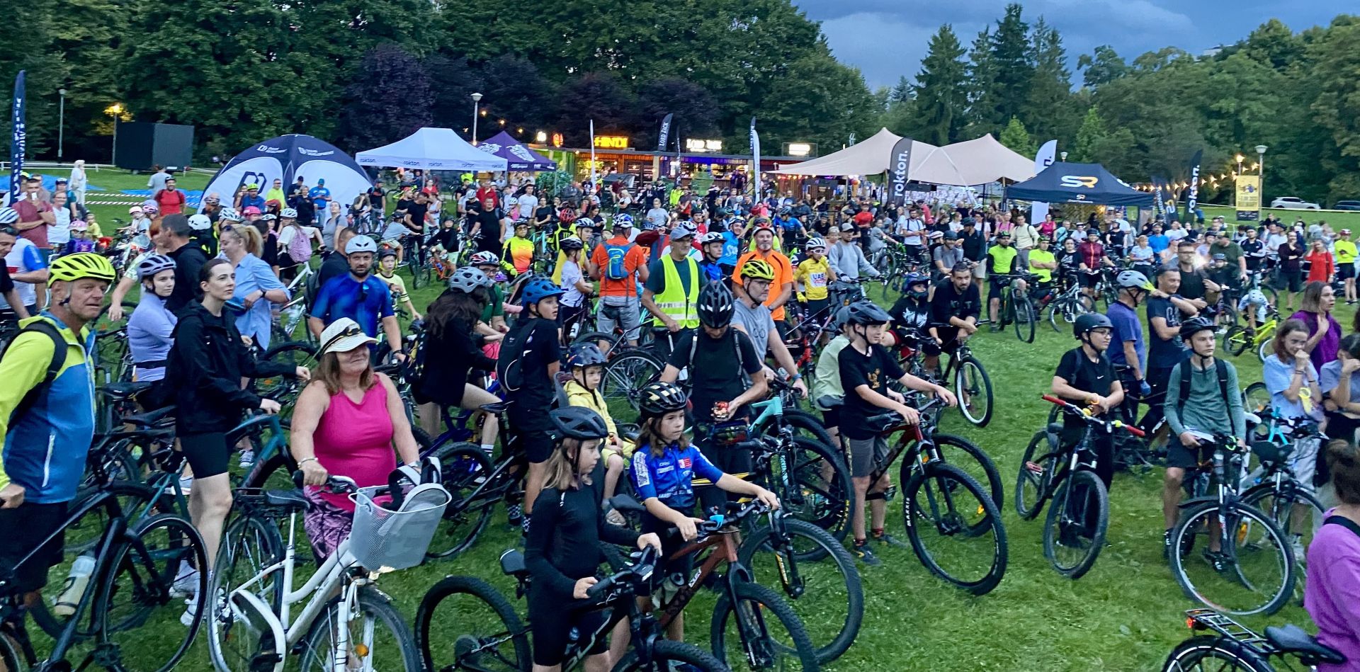 Wystartował Rzeszów Bike Festival. Setki rowerzystów pojawiło na Nocnej Paradzie Rowerowej [ZDJĘCIA, WIDEO]