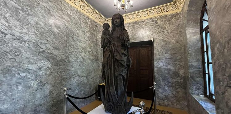 Rzeźba Madonny z Dzieciątkiem wróciła do rodzinnego miasta 1 - Polskie Radio Rzeszów Rzeźbę Madonny z Dzieciątkiem z 1520 roku można oglądać w Muzeum w Przeworsku