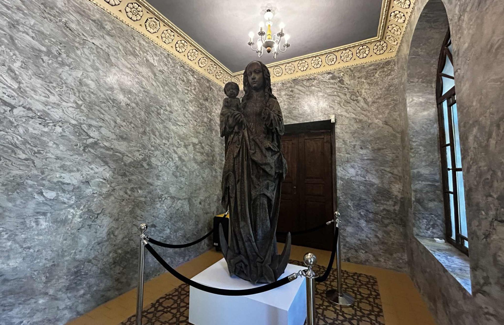 Rzeźbę Madonny z Dzieciątkiem z 1520 roku można oglądać w Muzeum w Przeworsku - Polskie Radio Rzeszów