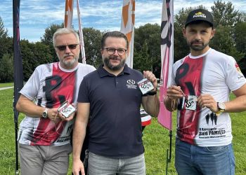 Prezentacja medalu II Rzeszowskiego Biegu Pamięci Powstania Warszawskiego