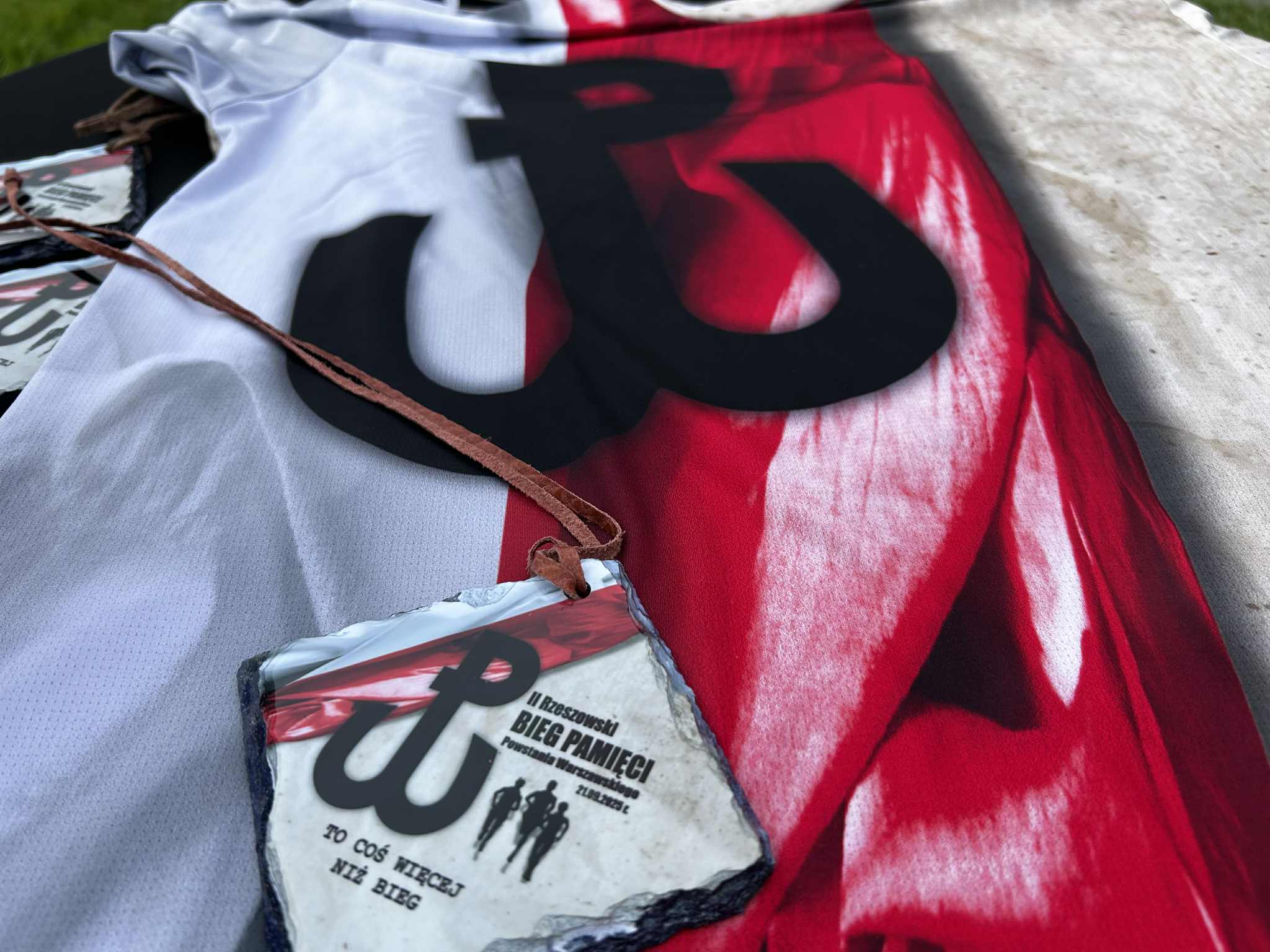 Prezentacja medalu II Rzeszowskiego Biegu Pamięci Powstania Warszawskiego - Polskie Radio Rzeszów