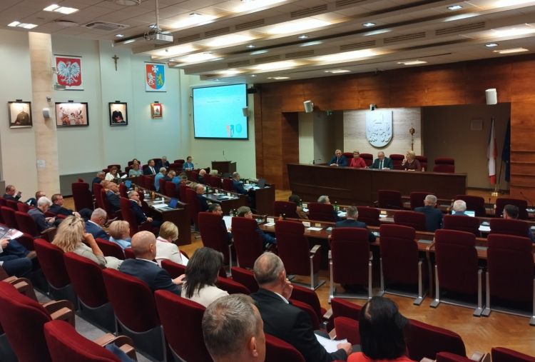 Nadzwyczajna sesja Sejmiku Województwa Podkarpackiego o środkach z KPO - Polskie Radio Rzeszów