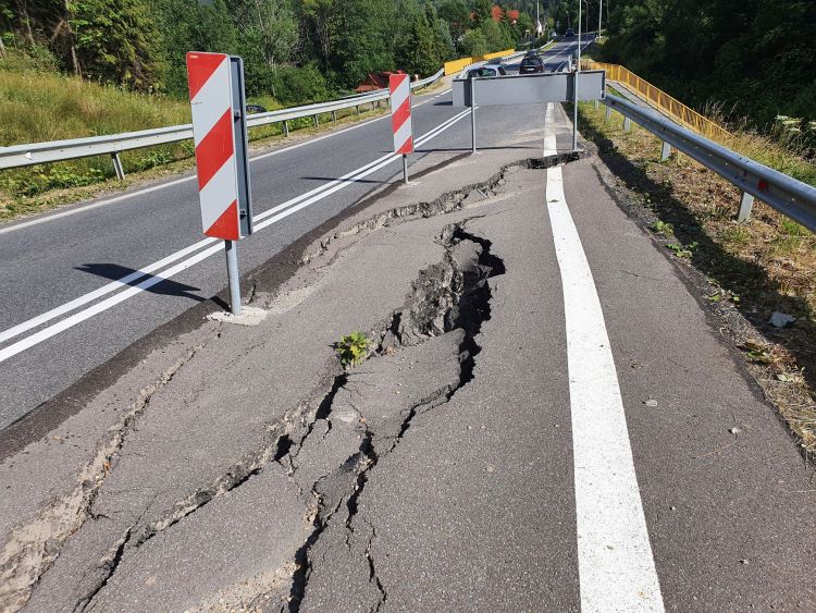 15 milionów złotych na stabilizację osuwiska w Cisnej – projekt wchodzi w fazę realizacji [ZDJĘCIA]