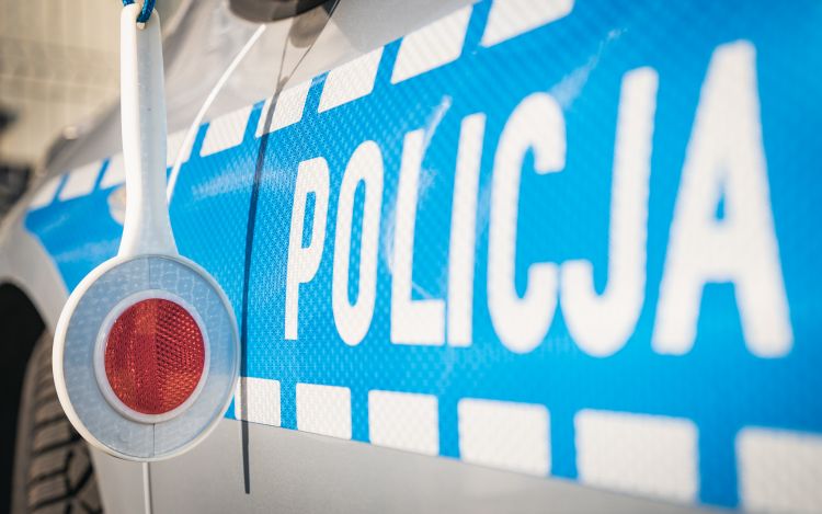 Brawurowa jazda 27-latka. Jechał z niedozwoloną prędkością i wyprzedzał na skrzyżowaniu