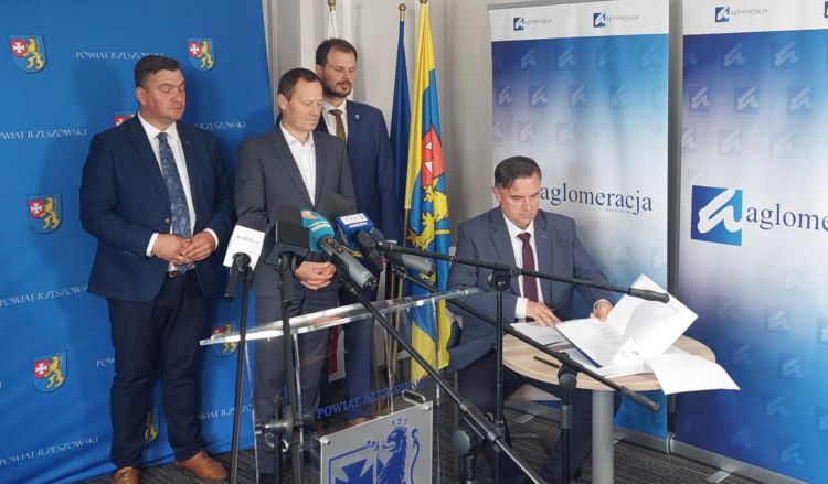 Nowe porozumienie dla rozwoju Karpat – Aglomeracja Rzeszowska i Euroregion Karpacki łączą siły 1 - Polskie Radio Rzeszów Nowe porozumienie dla rozwoju Karpat – Aglomeracja Rzeszowska i Euroregion Karpacki łączą siły