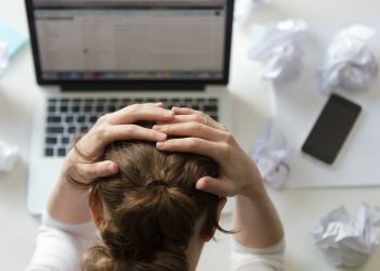 Dziś Dzień Pracoholików. Polska w czołówce państw UE, w których pracuje się najdłużej.