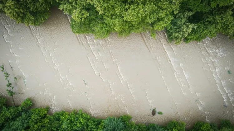 Estoński sąd aresztował Polaka, który próbował dostać się do Rosji na dmuchanym materacu 1 - Polskie Radio Rzeszów Estoński sąd aresztował Polaka, który próbował dostać się do Rosji na dmuchanym materacu