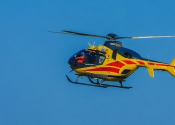 Auto wpadło do potoku. Lądował śmigłowiec LPR