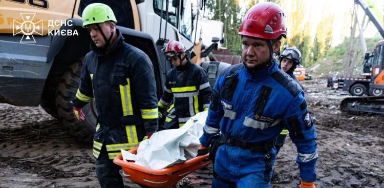 Do 31 osób wzrosła liczba ofiar śmiertelnych rosyjskiego ataku na Kijów [ZDJĘCIA]