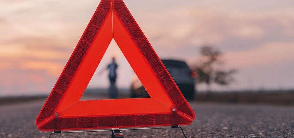 Potrącenie pieszej w Zarębkach – kobieta z obrażeniami trafiła do szpitala