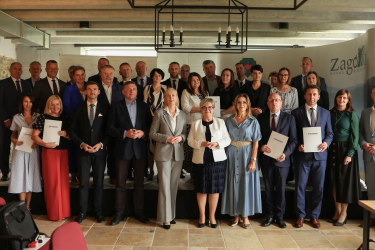 Uroczyste podpisanie umów dofinansowania w ramach programu „Dobra energia w Twojej gminie” [ZDJĘCIA]