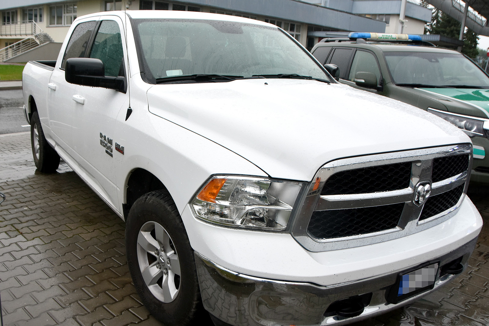 Próba przemytu drogich aut. Straż graniczna odzyskała skradzione pojazdy