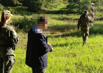 Dwóch Ukraińców przeszło granicę pieszo, kolejnych dwoje zatrzymano w busie