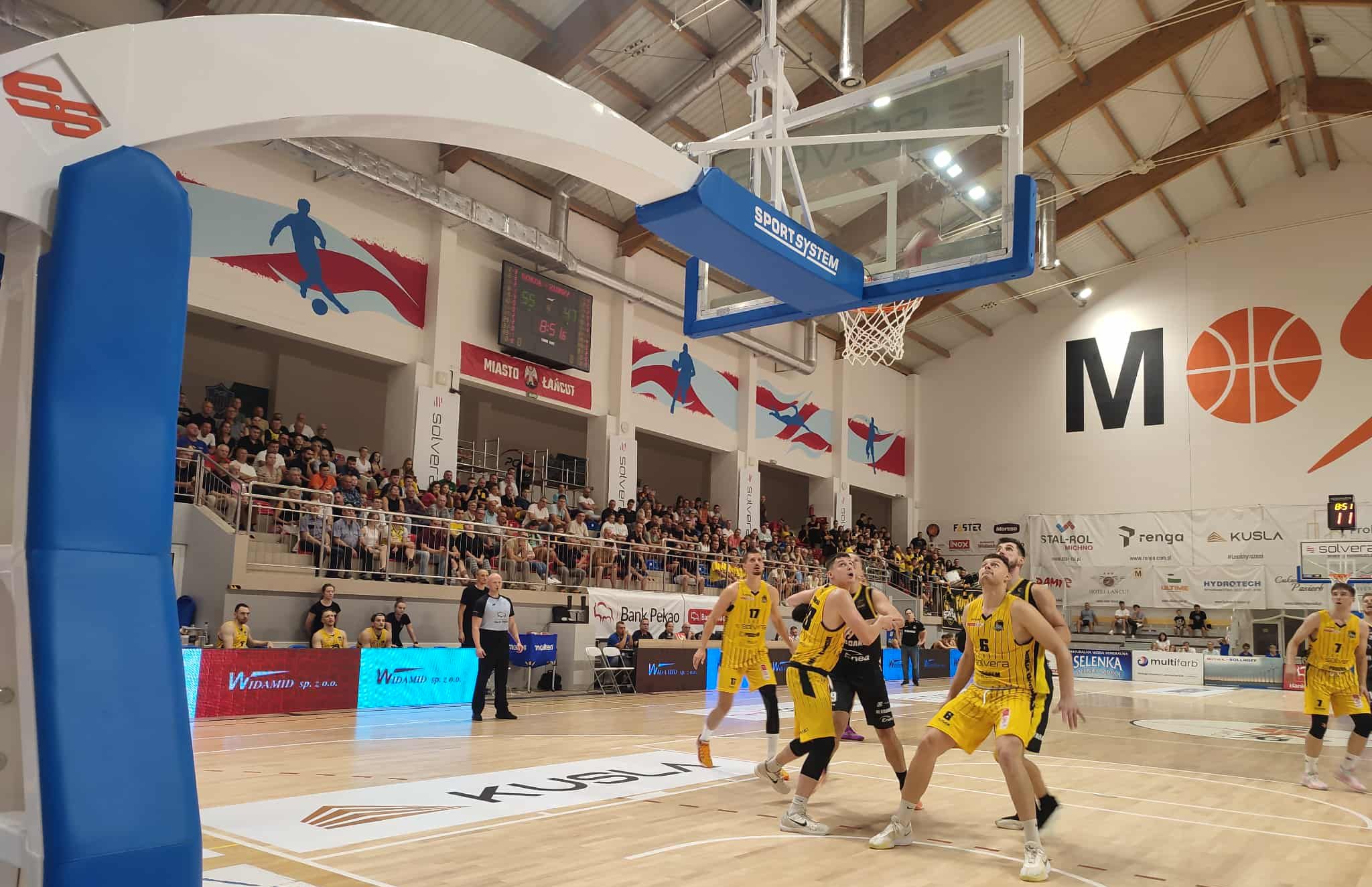 Z kłopotami, ale zwycięska inauguracja koszykarskiego sezonu dla Sokoła Łańcut