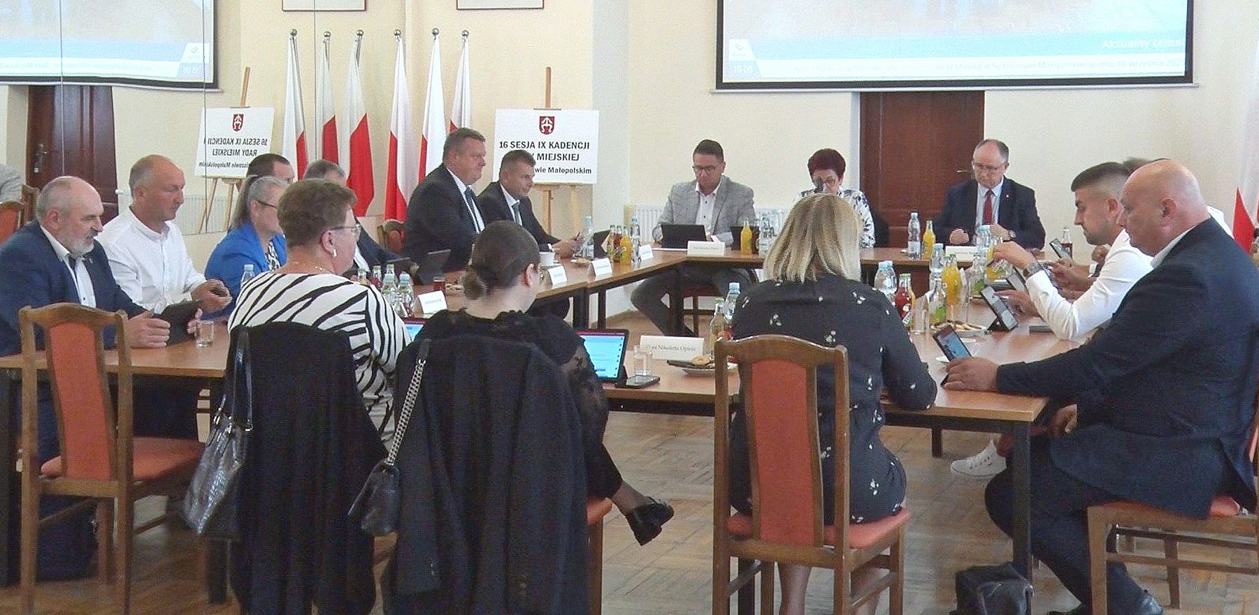 Szkoła w Górze Ropczyckiej otrzyma imię ks. prałata Wojciecha Święsa. Jest decyzja rady 6 - Polskie Radio Rzeszów Szkoła w Górze Ropczyckiej otrzyma imię ks. prałata Wojciecha Święsa. Jest decyzja rady