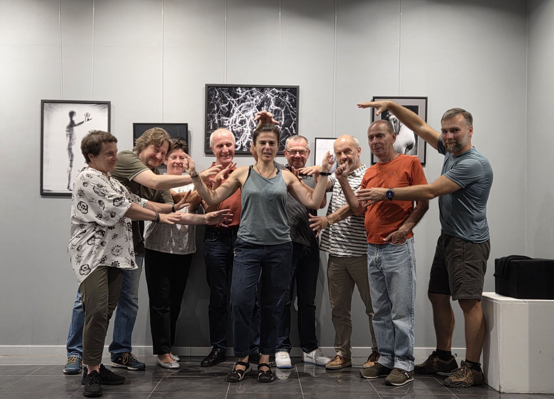 „Dotyk” Katarzyny Warańskiej w Galerii Nierzeczywistej – wystawa o bliskości i gestach [ZDJĘCIA]