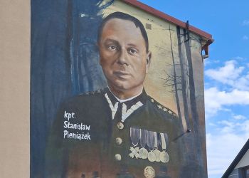 Szkoła w&nbsp;Dębowie z&nbsp;muralem bohatera. Uroczyste odsłonięcie w&nbsp;rocznicę 17 września