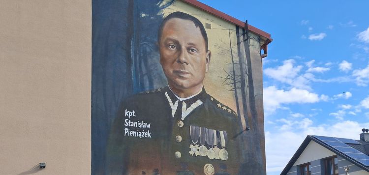 Szkoła w Dębowie z muralem bohatera. Uroczyste odsłonięcie w rocznicę 17 września