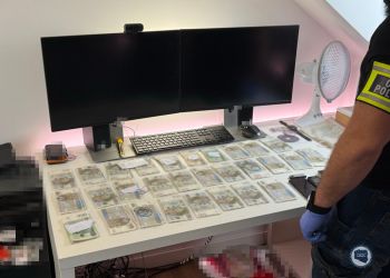 Pranie pieniędzy i oszustwa. 9 osób podejrzanych o zorganizowanie piramidy finansowej [ZDJĘCIA, WIDEO]