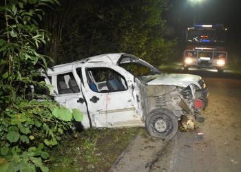 Wypadek w Teodorówce. Dachowanie fiata, jedna osoba w szpitalu