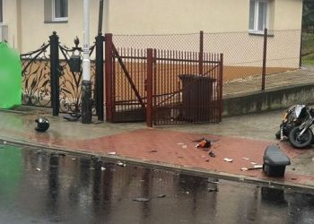 Zderzenie motoroweru z bmw. Do szpitala trafił 65-latek